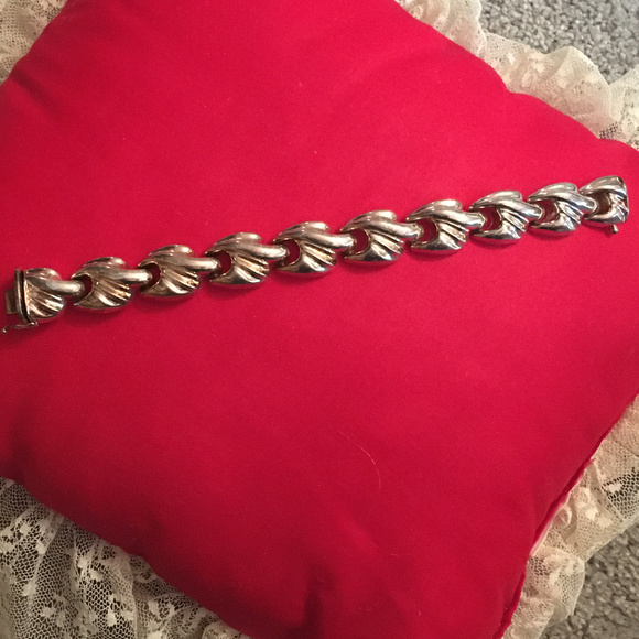 Sterling Silver Shell Design Bracelet - Picture 4 of 4